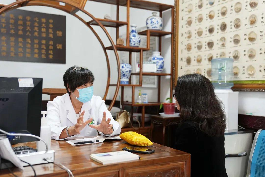 逆天了（亚洲杯小组赛）瓦努阿图2v2日本比分悬殊情况-专家解析